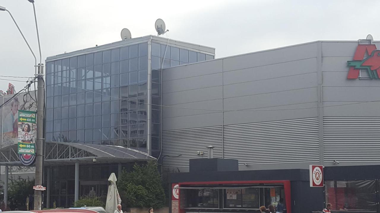 Central -Vitan -Auchan Bukares Bagian luar foto